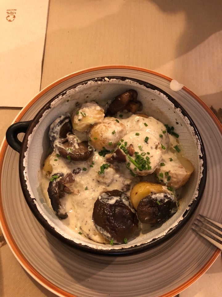 photo of La Tía Carlota Patatas Con Salsa, Castañas Y Shiitake shared by @puffskein on  29 Feb 2020 - review