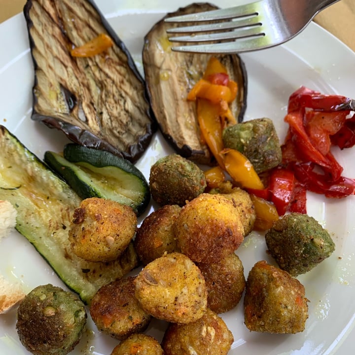 review photo of Humus Bio Bakery Bistrot Polpettine Vegetali E Verdure Grigliate shared by @laramart on 13 May 2022 - review