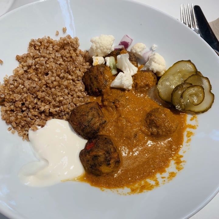 photo of IKEA Vegan ‘meat’balls 🌱 shared by @mireiaraga on  23 Nov 2019 - review