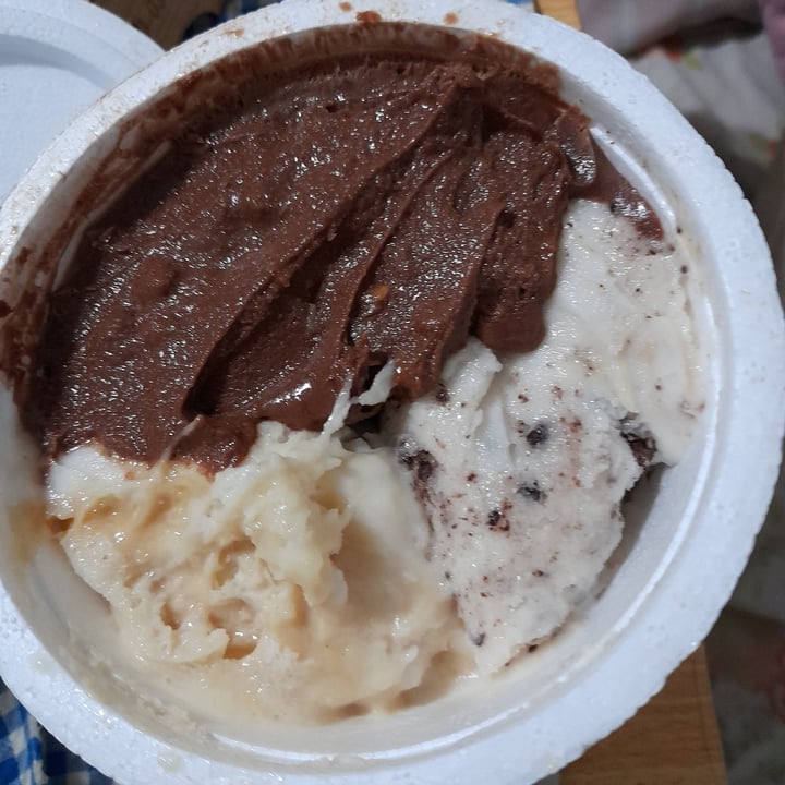 photo of Vegan Creamery By Haulani Helado De Coco Con Dulce De Leche shared by @lveganvenusl on  25 Dec 2021 - review