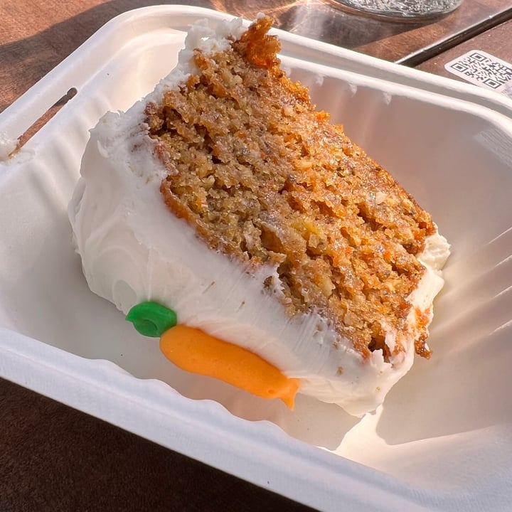 photo of Vegan Street Carrot Cake shared by @veganmika on  03 Apr 2022 - review