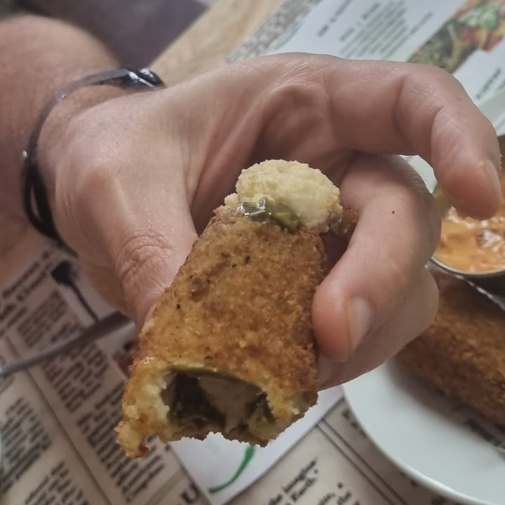 photo of Vegan Streetfood Deli - Obs Chilli Poppers shared by @sunshineyum on  09 May 2022 - review