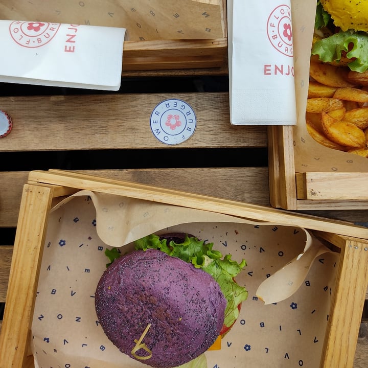 review photo of Flower Burger Cheesy Cecio shared by @cle0 on 19 Apr 2022 - review