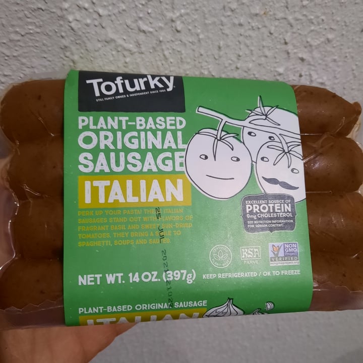 photo of Tofurky Plant-based Sausages Italian shared by @dresveg on  23 Jun 2021 - review