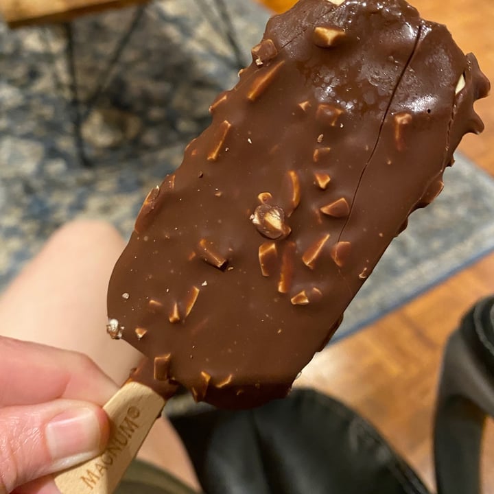 photo of Magnum Magnum Vegan Almond shared by @mrsbubsmith on  19 Sep 2021 - review