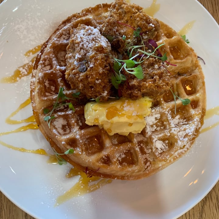 photo of Kaylee's Eatery Chick'n and Waffles shared by @kaylynparbs on  22 Jun 2021 - review