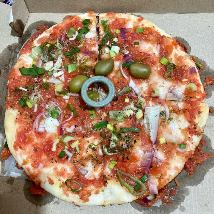 photo of Pizzas y Empanadas IL Giardino De Devoto Pizza De Cancha shared by @outofstep on  11 Oct 2021 - review