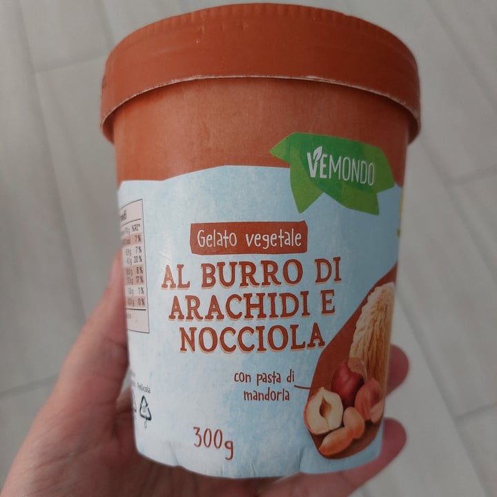 photo of Vemondo Gelato Burro di Arachidi e Nocciola shared by @giuliabas on  17 Apr 2022 - review