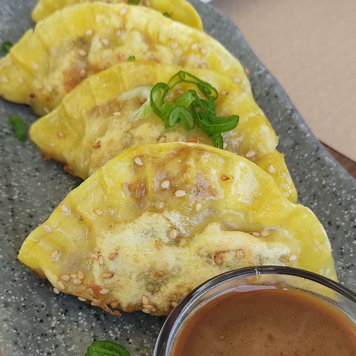 photo of BuenaVida 100% Vegan Gyozas de Jack fruit shared by @lauraorts on  29 Aug 2021 - review