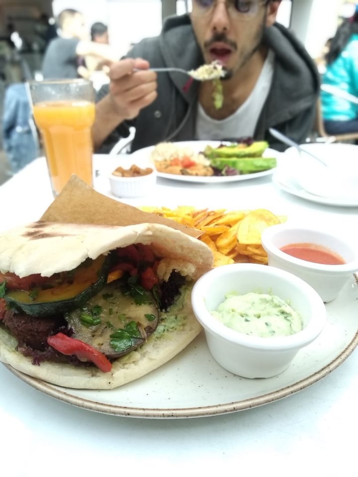 photo of Hervíboro Cocina Vegana Falafel Wrap shared by @rafecomo on  17 Sep 2019 - review