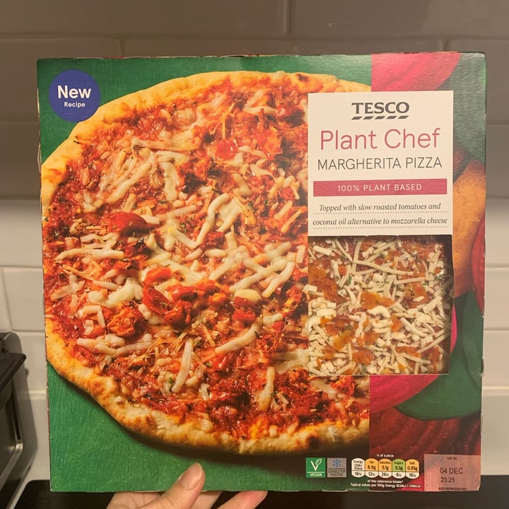 photo of Tesco Plant Chef Margherita Pizza shared by @lamaryvegana on  01 Dec 2022 - review