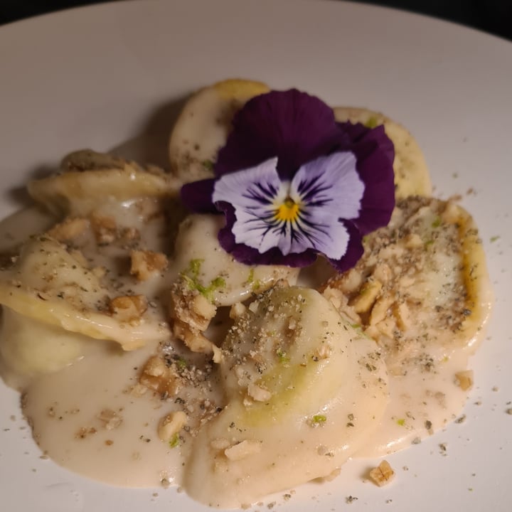photo of MUDRÁ Plant Based - Madrid Tortellini De Guisantes shared by @lauftv on  11 Apr 2022 - review