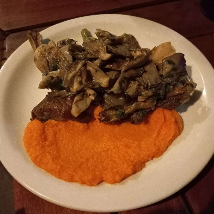 review photo of Amores Tintos - Soler Gírgolas Grilladas Con Puerro Al Torrontés Y Cremoso De Zanahoria shared by @acuello on 24 Mar 2022 - review