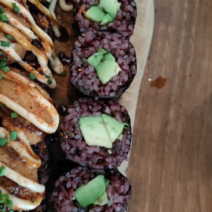 photo of Vegan Sushi Bar avocado maki shared by @andreavisconti on  01 May 2022 - review