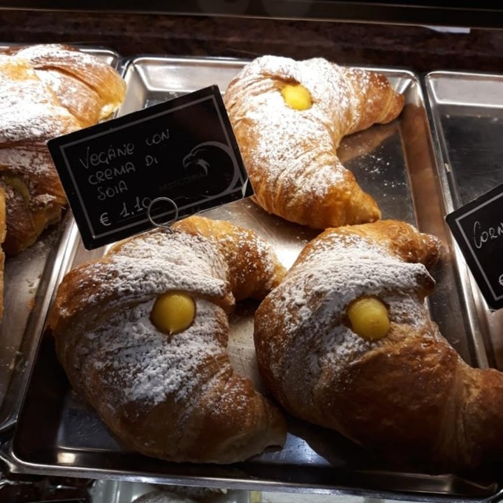 photo of Pasticceria Laquale Cornetti vegani shared by @janavary on  08 Dec 2021 - review