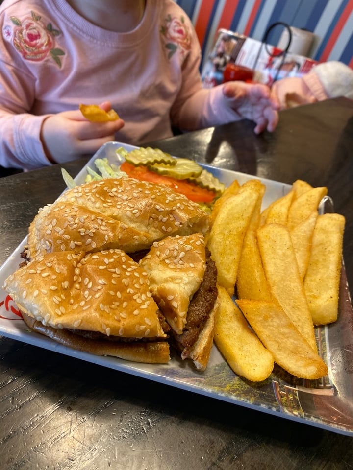 photo of Red Robin Gourmet Burgers and Brews Impossible Burger shared by @strahberry on  05 Dec 2019 - review