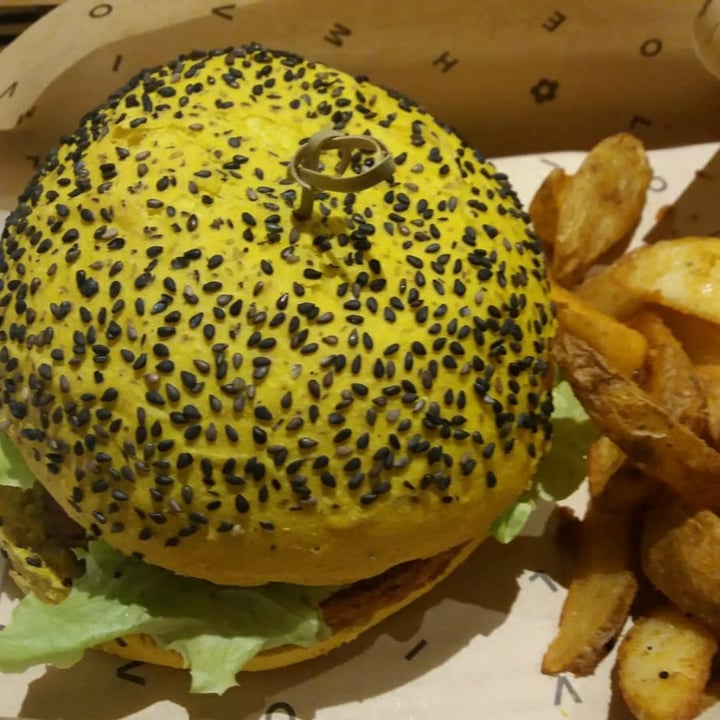 photo of Flower Burger Funky Cecio shared by @danivegmmb on  27 Apr 2022 - review