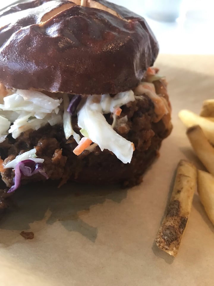 review photo of The Modern Vegan Pulled Pork Sandwich shared by @sdveganbeast on 18 Jul 2019 - review