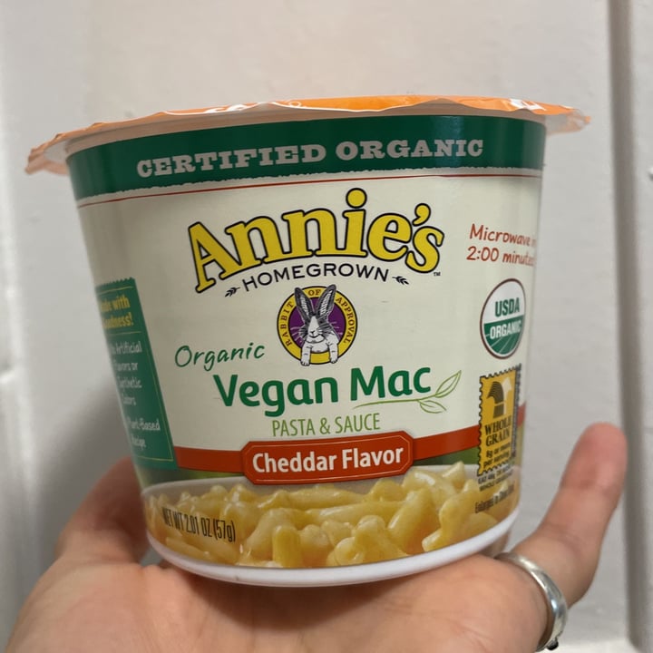 photo of Annie’s Organic Vegan Mac Microwavable Cheddar Flavor shared by @delfiaguirre on  10 Jul 2021 - review