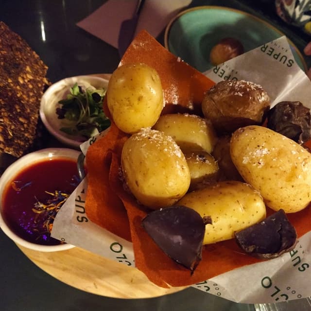 菜肴“Patatas Chulapas”的照片