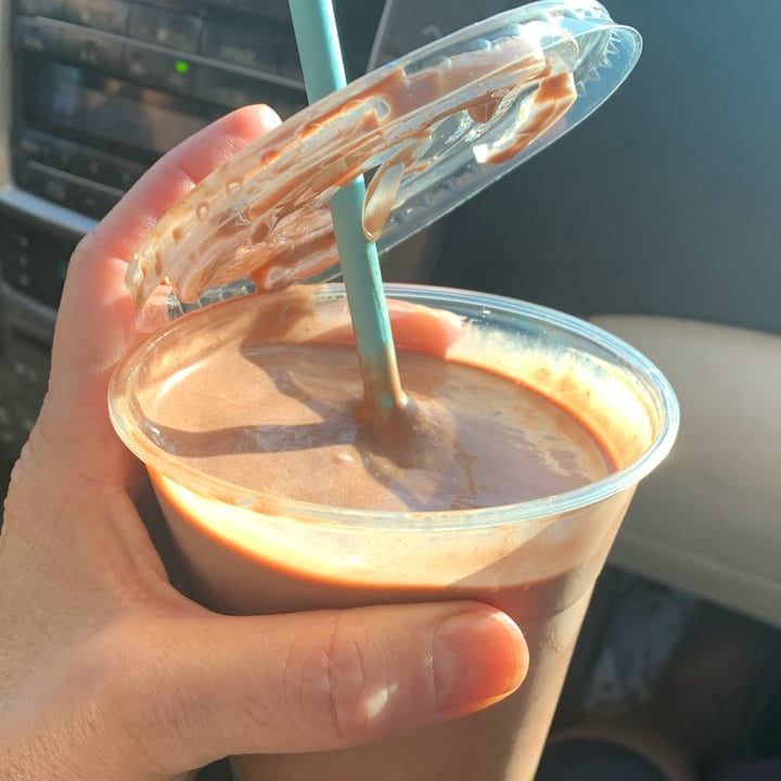 photo of Plant Power Fast Food peanut butter chocolate shake shared by @unejanie on  14 May 2022 - review