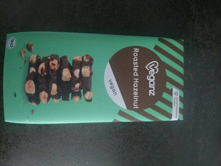 photo of Veganz Chocolate Roasted Hazelnut shared by @laviniaseresini on  18 Feb 2020 - review