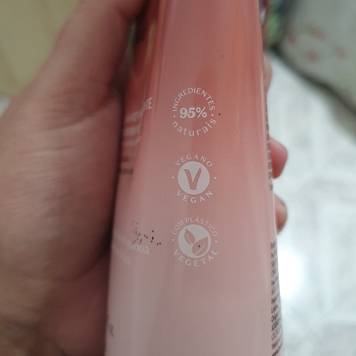 photo of O Boticário Loção revitalizante desodorante rosé shared by @djoaninha on  31 Jul 2021 - review