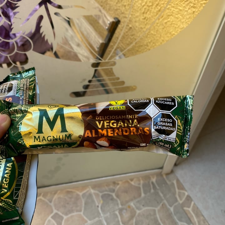 photo of Magnum Magnum Almendras Vegana shared by @eroticelectronic on  04 Jul 2022 - review