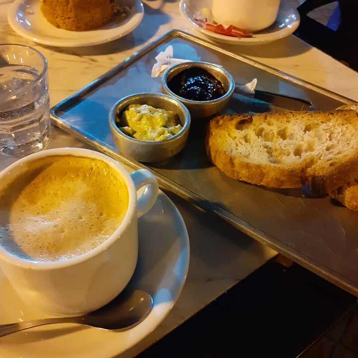 review photo of Honest Food Latte y tostadas shared by @iliana on 14 Apr 2022 - review