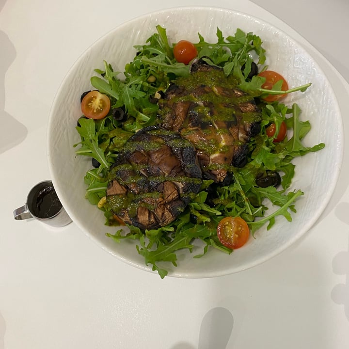 photo of iVegan (i12 Katong) Portobello Arugula Salad shared by @qiiaannn on  17 Nov 2022 - review