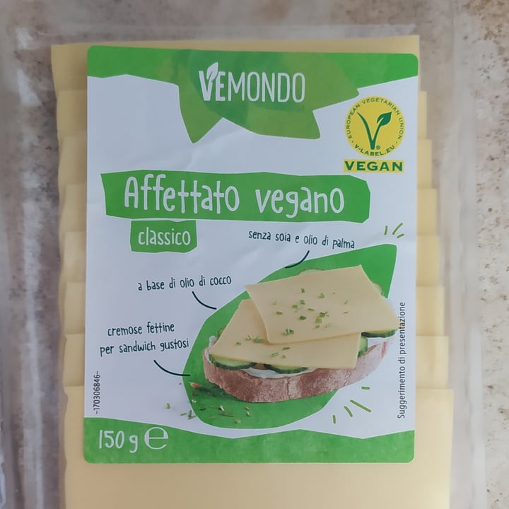photo of Vemondo  formaggio Vegano shared by @graziaesse on  03 Sep 2022 - review