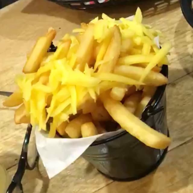 「Cheesy Fries」の料理の写真