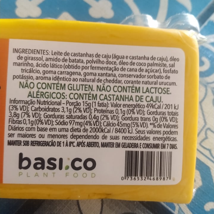 photo of Basi.co Queijo chedar vegano shared by @fabyservilha on  16 Dec 2022 - review