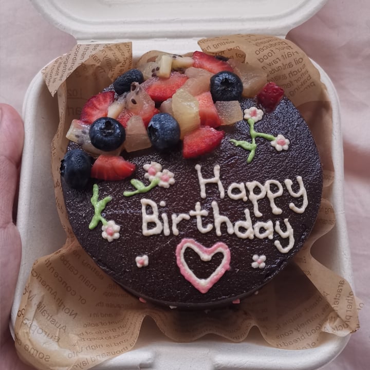 review photo of lee and ting chocolate cake shared by @plantiful on 01 Nov 2022 - review