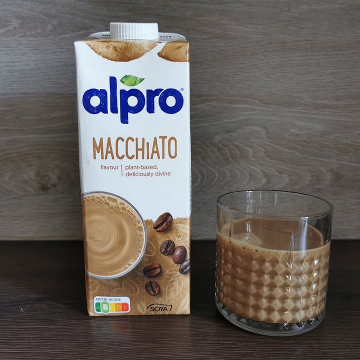 review photo of Alpro Soya Macchiato shared by @tzschoppi on 14 Nov 2021 - review