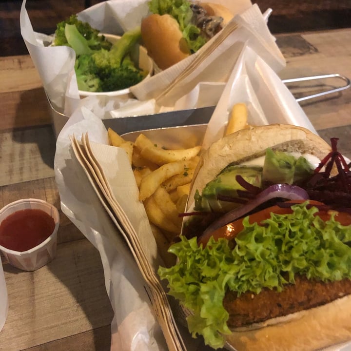 photo of VeganBurg Singapore Avocado Beetroot Burger shared by @janyce on  11 Dec 2020 - review