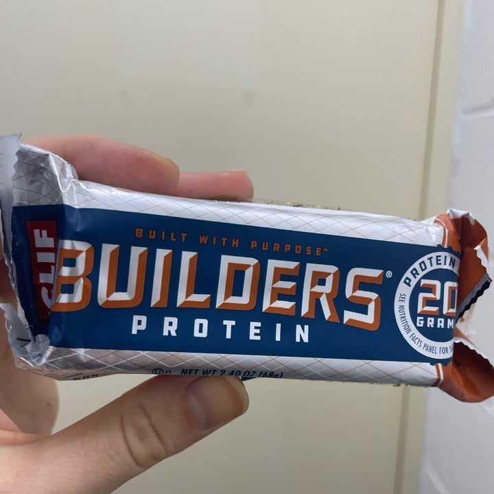 photo of Clif Bar Builders Chocolate Peanut Butter Protein Bar shared by @plantbasedancer on  03 Jan 2022 - review