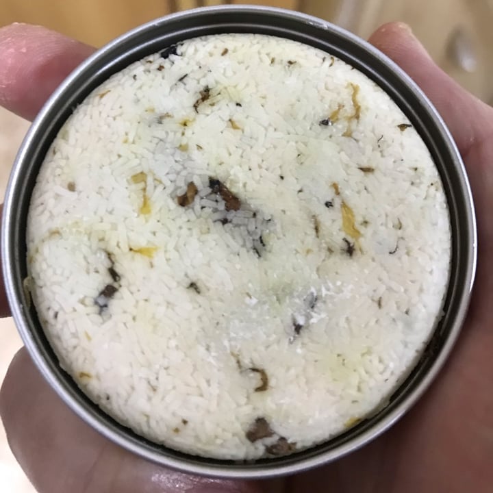 photo of LUSH Fresh Handmade Cosmetics Soak and Float shared by @anadb on  06 Oct 2021 - review