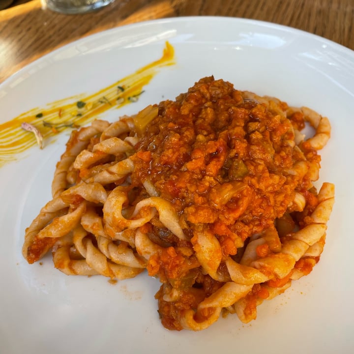 review photo of Samsara e Volta Rossa Fusilloni Di Grano Di Gragnano Al Ragù Di Seitan shared by @liucrifu on 30 Nov 2022 - review