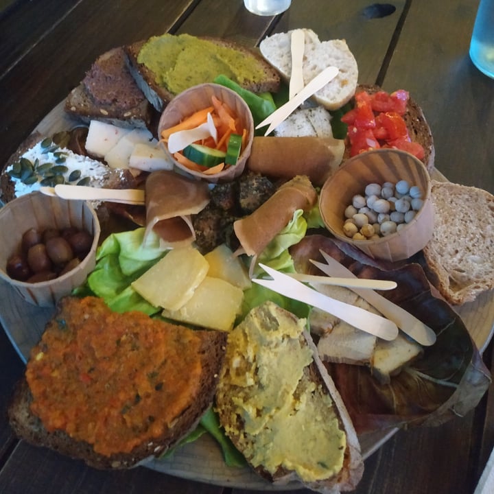 review photo of Parco Romano Biodistretto Castelli Romani Tagliere vegan shared by @robylove on 11 Aug 2022 - review