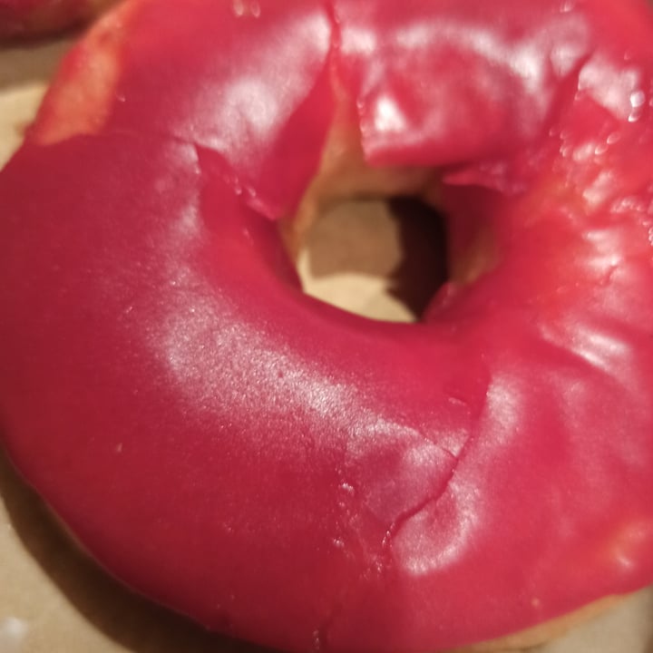 photo of VegAmazing Doughnuts Glaseado frambuesa shared by @subflava on  13 Feb 2022 - review