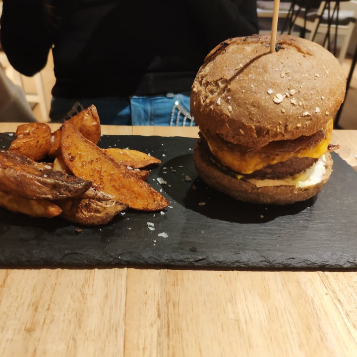 photo of Restaurante Alive Hamburguesa Beyond Meat shared by @marinitaa on  07 Oct 2020 - review
