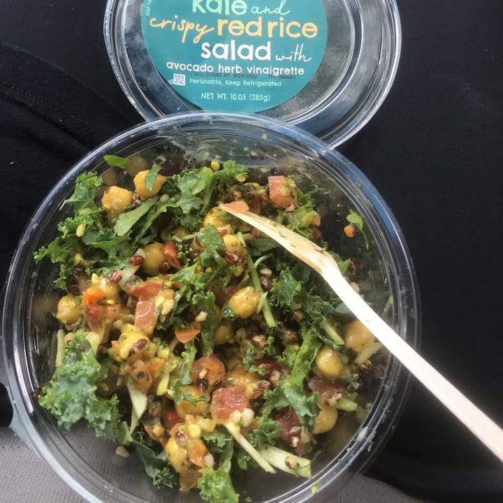review photo of Trader Joe's Chickpea, Kale, and Crispy Red Rice Salad shared by @hippiewannabe on 24 Jun 2022 - review