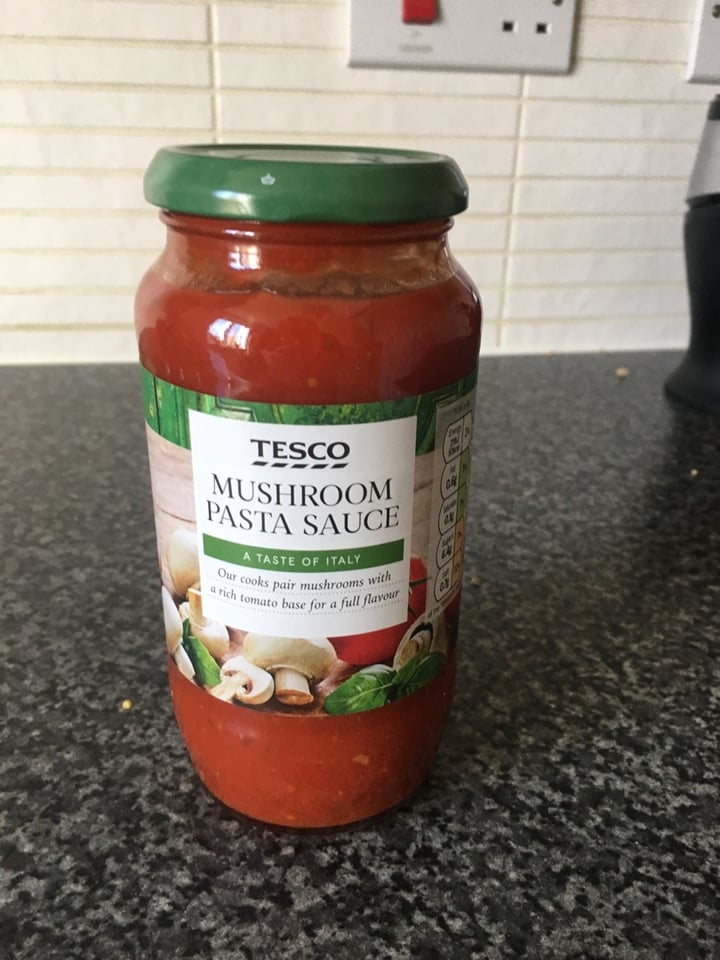 photo of Tesco Tomato and mushroom pasta sauce shared by @laradoran on  16 Mar 2020 - review