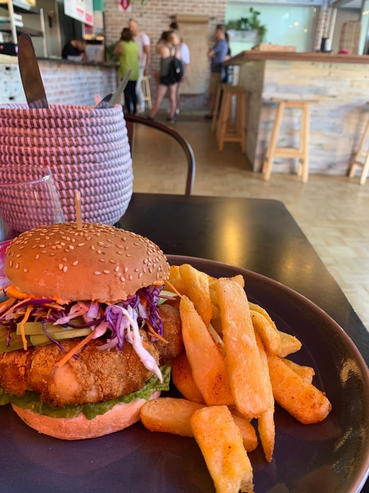 review photo of Bamboo Plant Power - Plant Based Vegan Restaurant Crispy Cauliflower burger shared by @judymiddup on 11 Feb 2020 - review