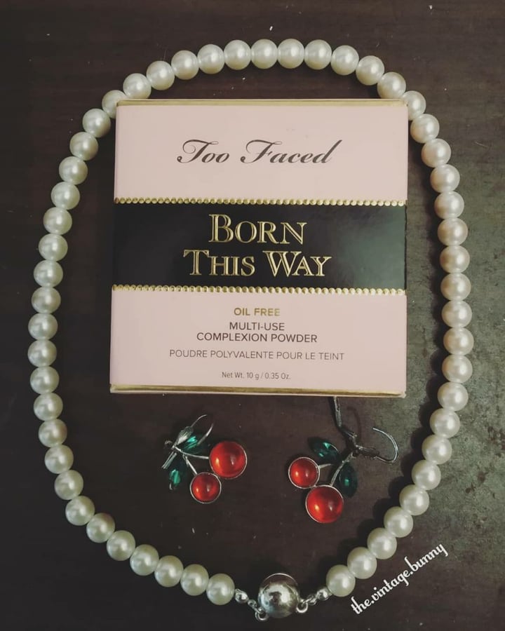 review photo of Too Faced Maquillaje En Polvo shared by @thevintagebunny on 26 Feb 2020 - review