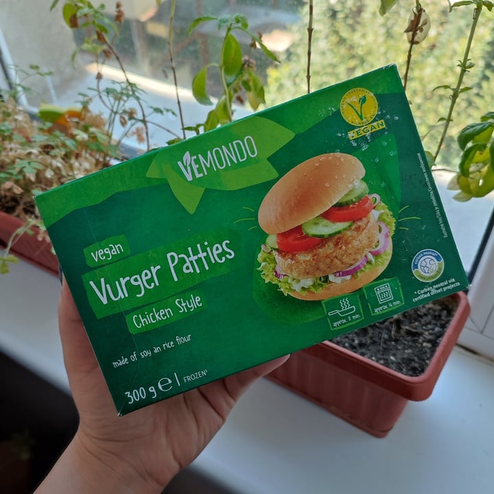 photo of Vemondo Vegan Patties Chicken Style shared by @flouredfingers on  25 Sep 2022 - review