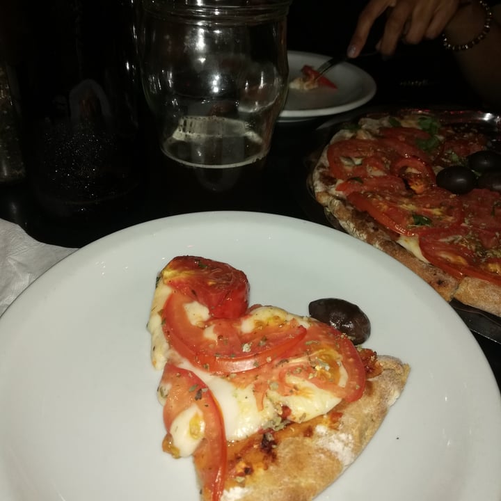 review photo of HUMO Restaurante Vegetariano Pizza Napolitana shared by @buki on 15 Apr 2021 - review