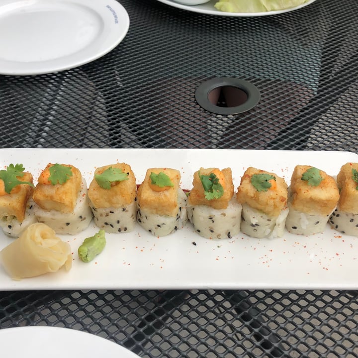 photo of Earls Kitchen + Bar Crispy Tofu Roll shared by @marygordon13 on  26 Jun 2021 - review