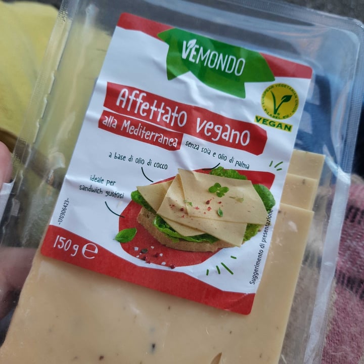 photo of Vemondo Affettato vegano alla Mediterranea shared by @fedebenny on  01 Feb 2022 - review